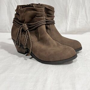Girls Wonder Nation Brown‎ Ankle Boots with Braided Detail size 2